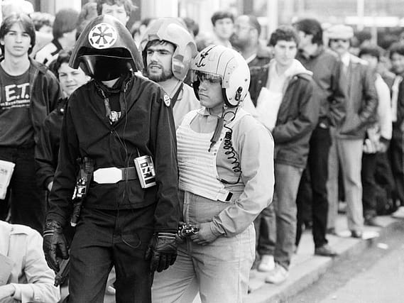 star wars premiere line early cosplayers and fanboys 1977
