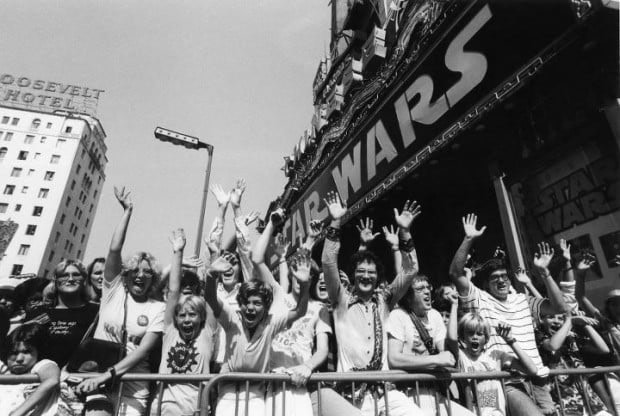 star wars crowd mann's chinese theater from hollywood blvd 1977